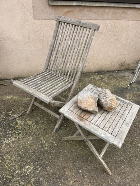 Silla de teca con mesa