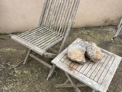 Silla de teca con mesa