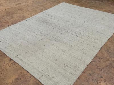 Handcrafted carpet / 240 x 340