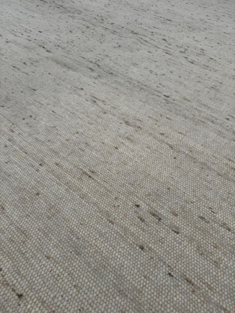 Handcrafted carpet / 240 x 340