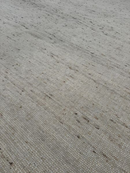 Handcrafted carpet / 240 x 340