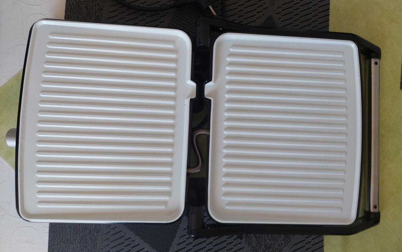 Parrilla de mesa con placas cerámicas Gourmetmaxx