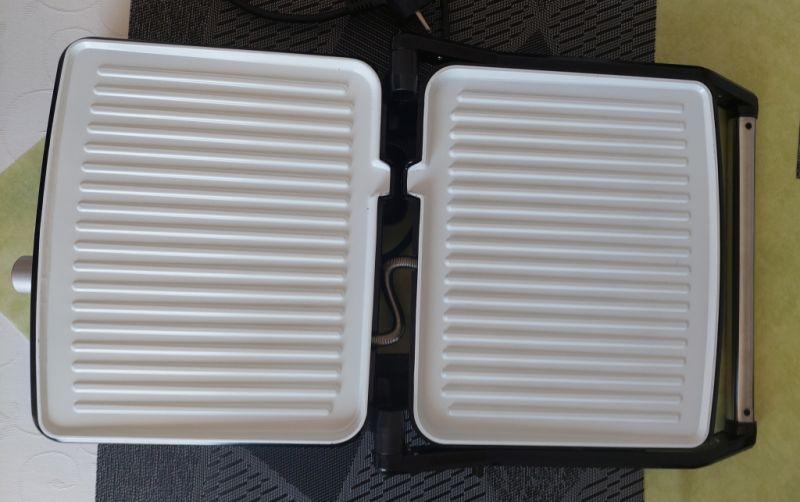 Parrilla de mesa con placas cerámicas Gourmetmaxx