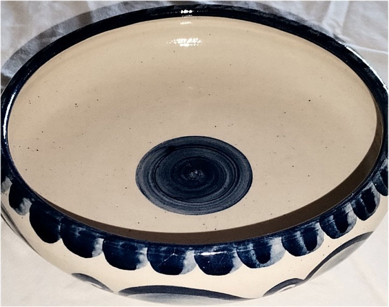 Tischzubehör, Tischabfallbehälter mit Deckel, Brotschale, Keramik, handgetöpfert, handbemalt