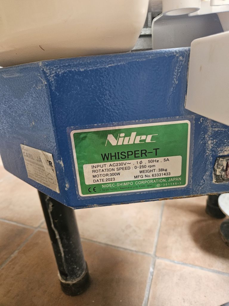 Torno de alfarero Nidec