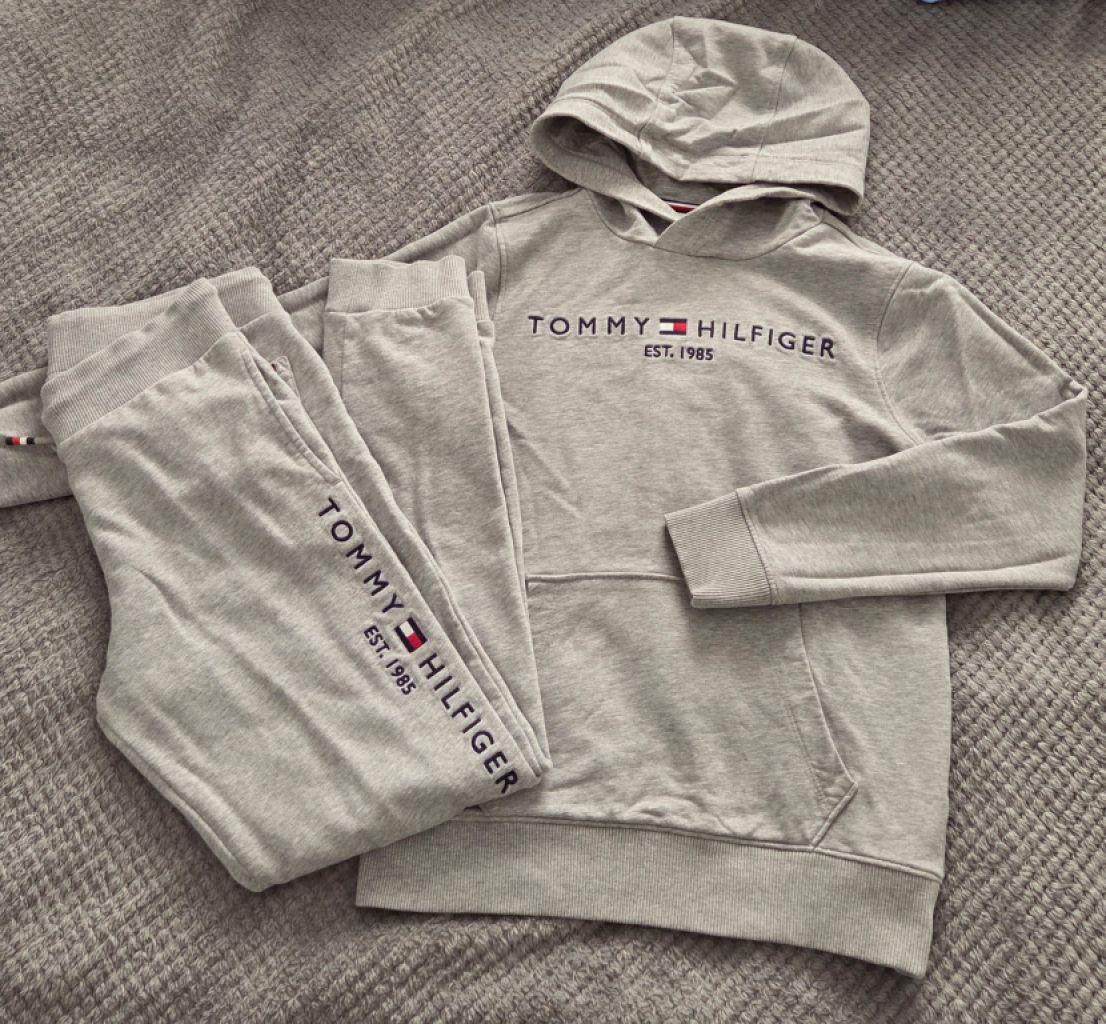 Tommy Hilfiger chándal, talla 152