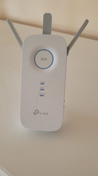 TP-Link RE550 WLAN Verstärker Repeater AC1900 (Dual-WLAN AC + N, 1300MBit/s 5GHz + 600MBit/s 2,4GHz)