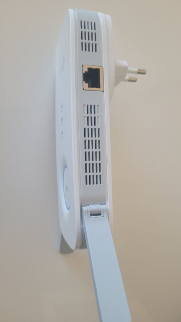 TP-Link RE550 WLAN Verstärker Repeater AC1900 (Dual-WLAN AC + N, 1300MBit/s 5GHz + 600MBit/s 2,4GHz)