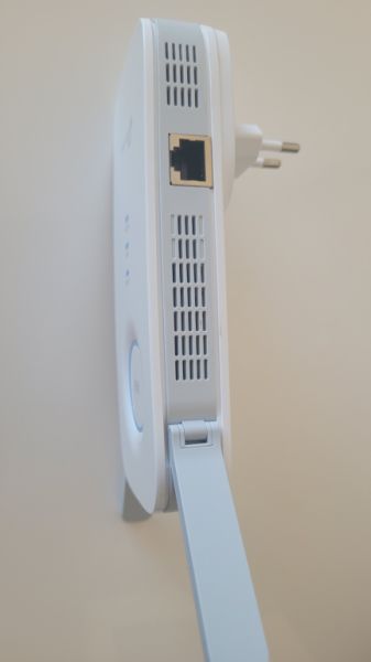 TP-Link RE550 WLAN Verstärker Repeater AC1900 (Dual-WLAN AC + N, 1300MBit/s 5GHz + 600MBit/s 2,4GHz)