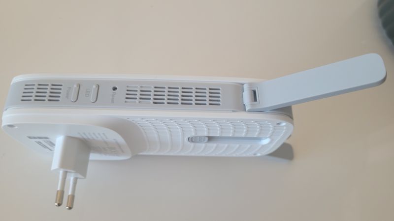 TP-Link RE550 WLAN Verstärker Repeater AC1900 (Dual-WLAN AC + N, 1300MBit/s 5GHz + 600MBit/s 2,4GHz)