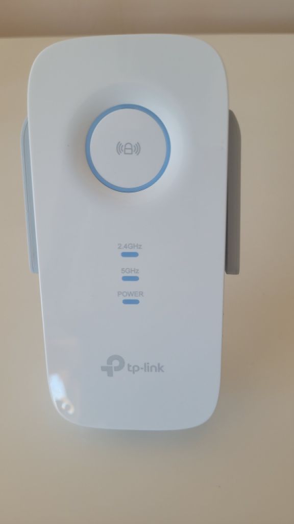 TP-Link RE550 WLAN Verstärker Repeater AC1900 (Dual-WLAN AC + N, 1300MBit/s 5GHz + 600MBit/s 2,4GHz)