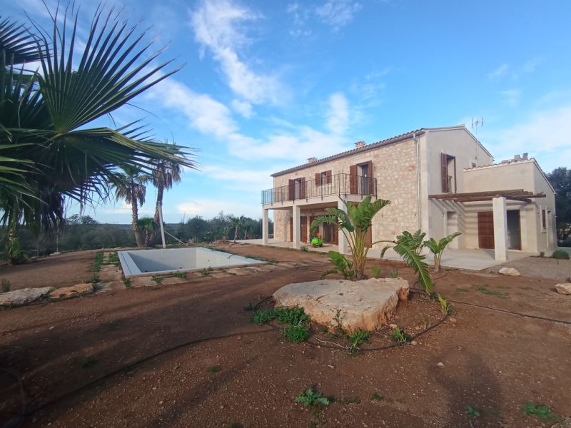 Finca de ensueño - obra nueva - con 5 dormitorios y muchas extras cerca de Santanyi --- F 06 VK