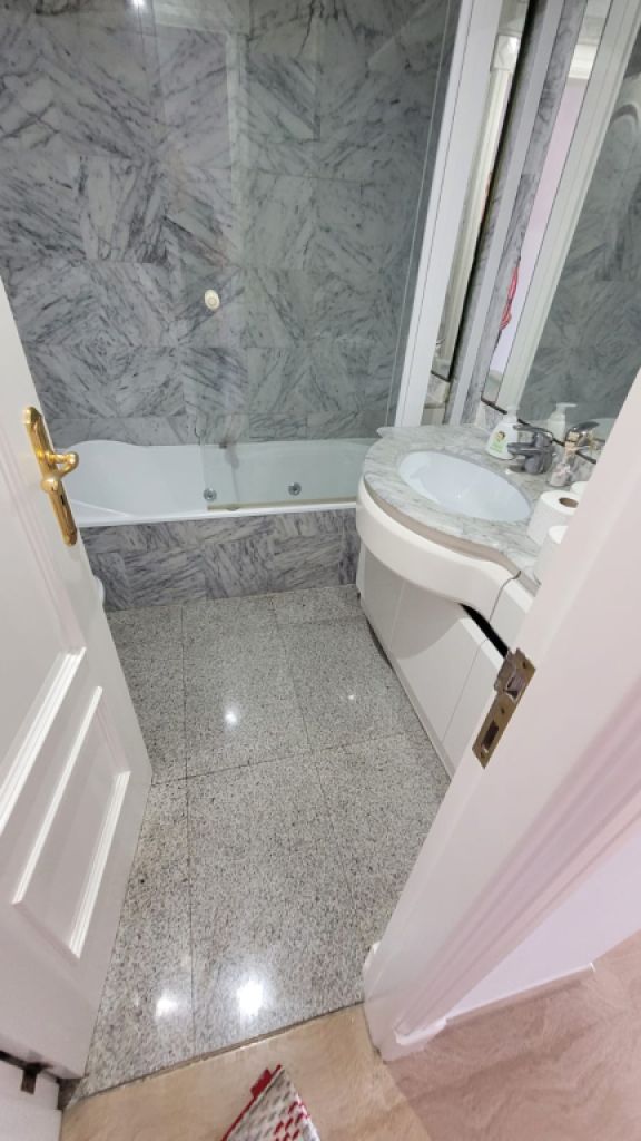 Traumhaftes, unmöbliertes Apartment mit Gemeinschaftspool am Hafen von Palma -- AP 11