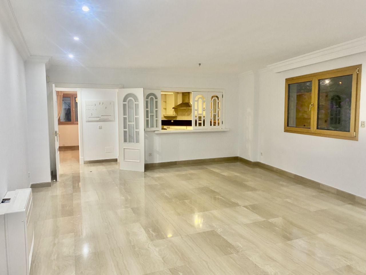 Traumhaftes, unmöbliertes Apartment mit Gemeinschaftspool am Hafen von Palma -- AP 11