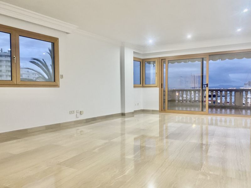Traumhaftes, unmöbliertes Apartment mit Gemeinschaftspool am Hafen von Palma -- AP 11