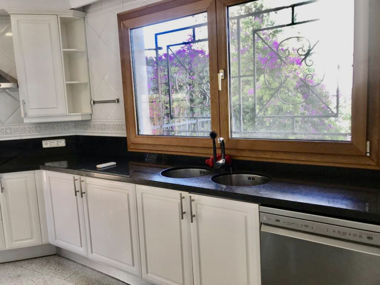 Traumhaftes, unmöbliertes Apartment mit Gemeinschaftspool am Hafen von Palma -- AP 11