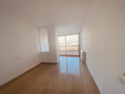 Traumhaftes, unmöbliertes Apartment mit Gemeinschaftspool am Hafen von Palma -- AP 11