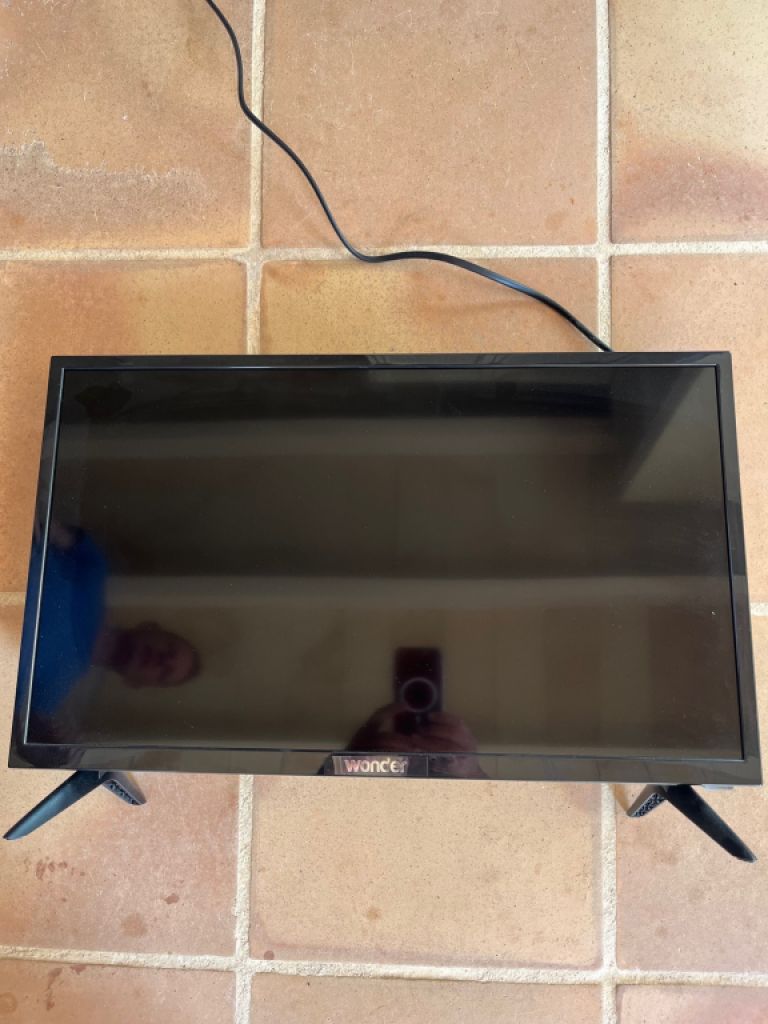 TV 55x25 cm