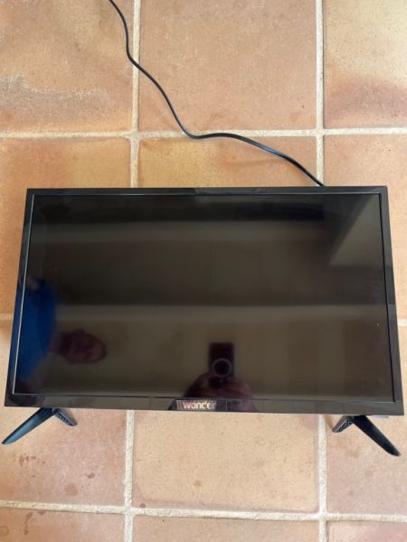 TV 55x25 cm