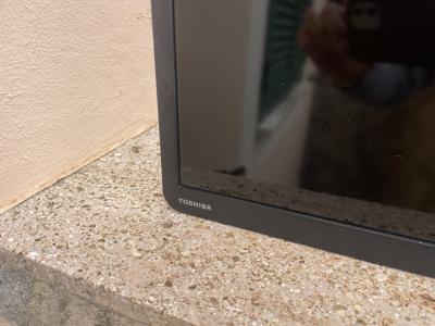 TV - Televisor Toshiba con mando a distancia
