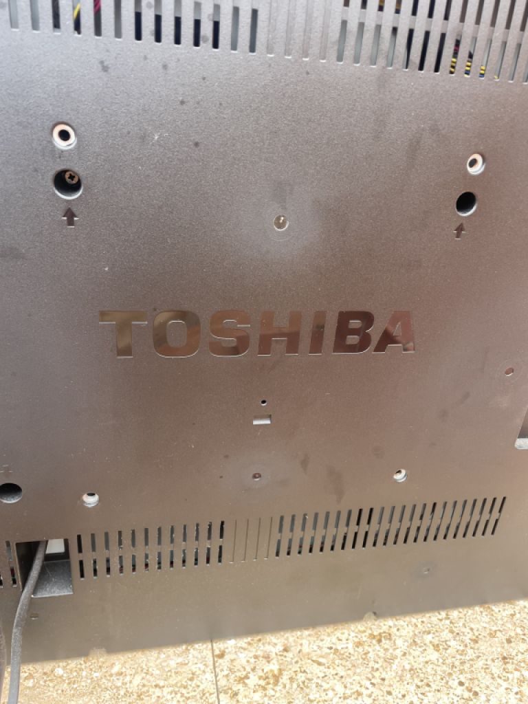TV - Televisor Toshiba con mando a distancia