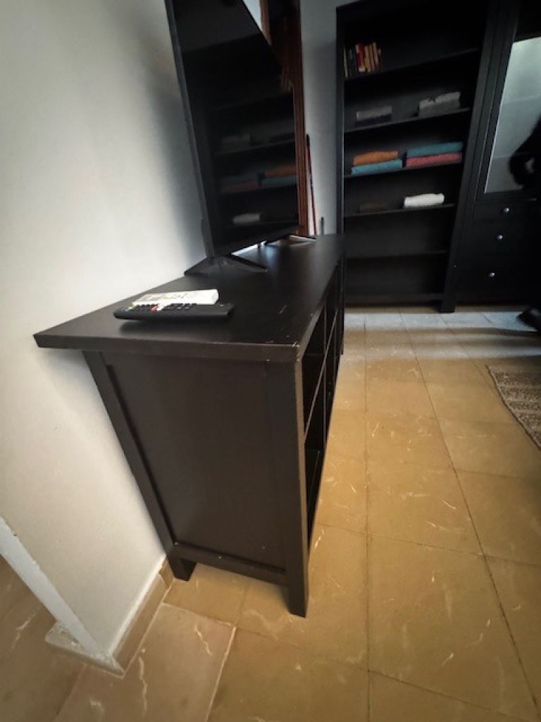 Mueble bajo TV/aparador 159x40x75 cm marrón oscuro/negro