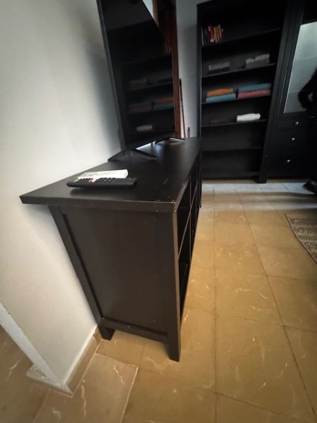 Mueble bajo TV/aparador 159x40x75 cm marrón oscuro/negro