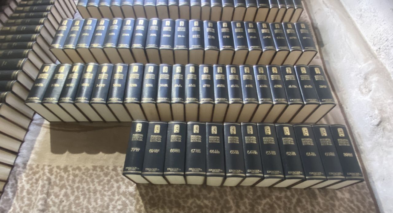 Universell illustrierte Enzyklopädie espasa/calpe von 118 Bänden.