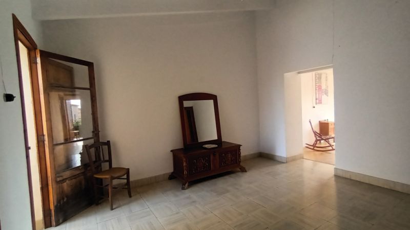 Verkauf eines 2 Etagendorfhauses mit Garage und Innenhof in Es LLombards - Santanyi -  DH 08 VK