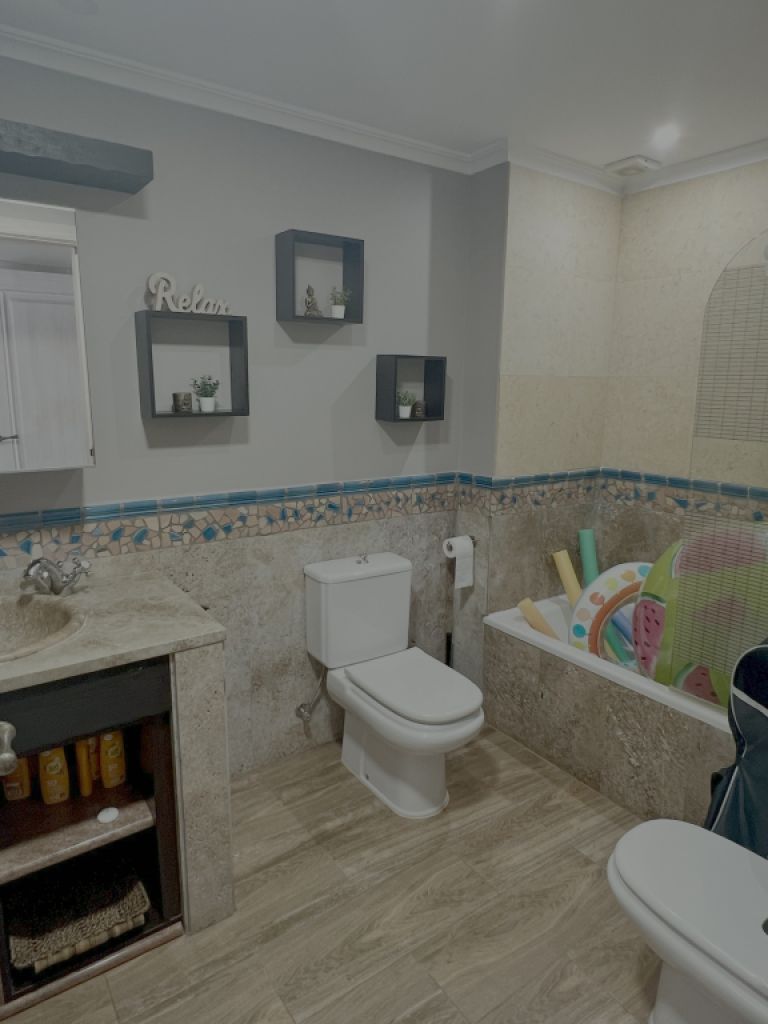 Verkaufe sehr gepflegte Wohnung in Santa Ponsa mit zwei Schlafzimmern und zwei Bädern