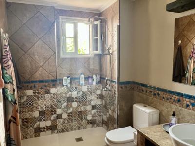 Verkaufe sehr gepflegte Wohnung in Santa Ponsa mit zwei Schlafzimmern und zwei Bädern