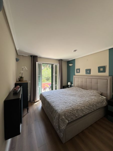 Verkaufe sehr gepflegte Wohnung in Santa Ponsa mit zwei Schlafzimmern und zwei Bädern