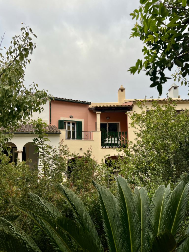 Verkaufe sehr gepflegte Wohnung in Santa Ponsa mit zwei Schlafzimmern und zwei Bädern