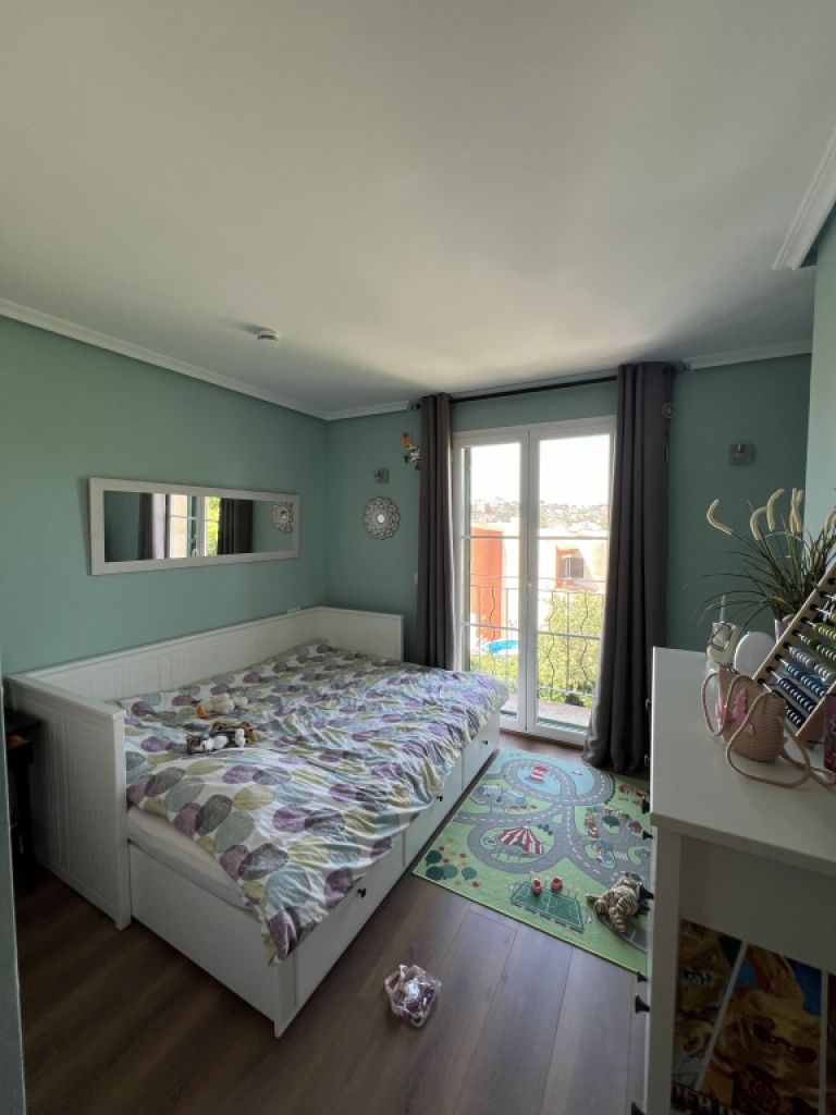 Verkaufe sehr gepflegte Wohnung in Santa Ponsa mit zwei Schlafzimmern und zwei Bädern