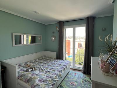 Verkaufe sehr gepflegte Wohnung in Santa Ponsa mit zwei Schlafzimmern und zwei Bädern