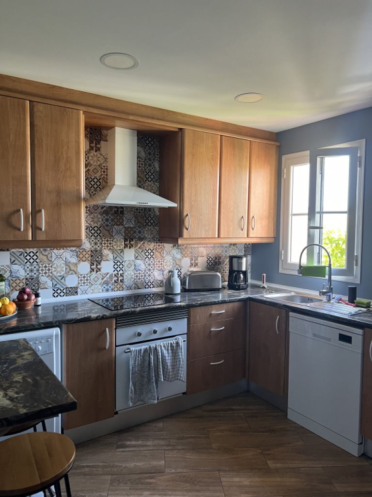 Verkaufe sehr gepflegte Wohnung in Santa Ponsa mit zwei Schlafzimmern und zwei Bädern