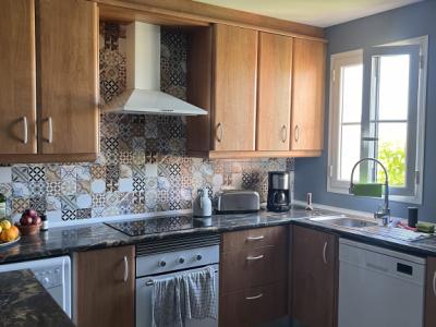 Verkaufe sehr gepflegte Wohnung in Santa Ponsa mit zwei Schlafzimmern und zwei Bädern