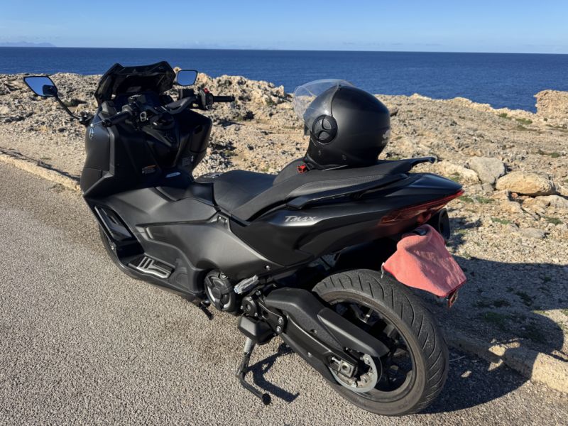 Verkaufe wegen Nichtgebrauchs -Yamaha TMAX 560- Wie neu