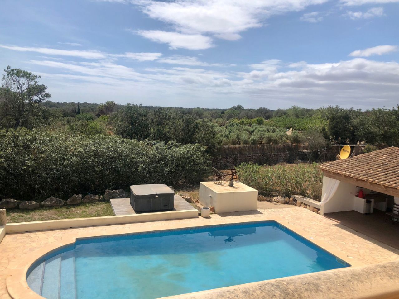 Vermietung einer rustikalen Finca mit Pool, 4 Schlafzimmern, nahe dem Meer, Alqueria Blanca