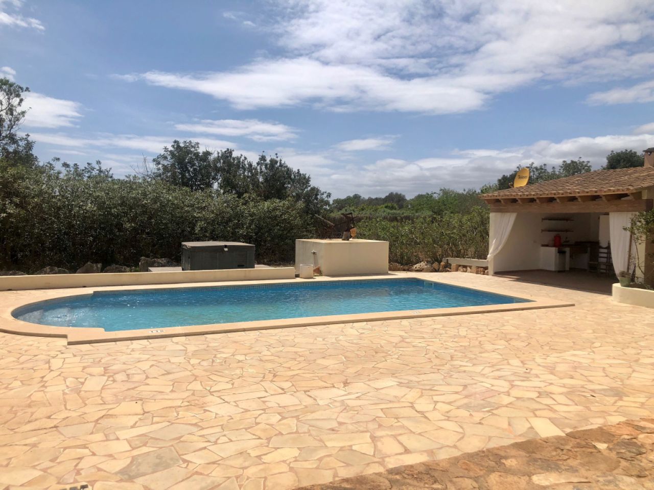 Vermietung einer rustikalen Finca mit Pool, 4 Schlafzimmern, nahe dem Meer, Alqueria Blanca