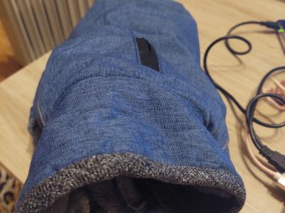 Verschiedene Hundekleidung und Accessoires