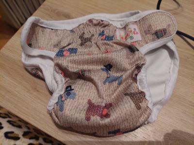 Verschiedene Hundekleidung und Accessoires