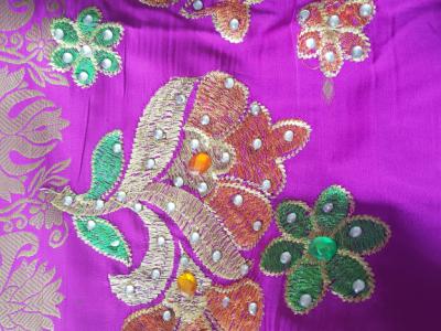 Verschiedene Saris aus asiatischen Ländern