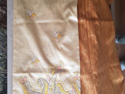 Verschiedene Saris aus asiatischen Ländern