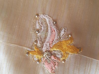 Verschiedene Saris aus asiatischen Ländern