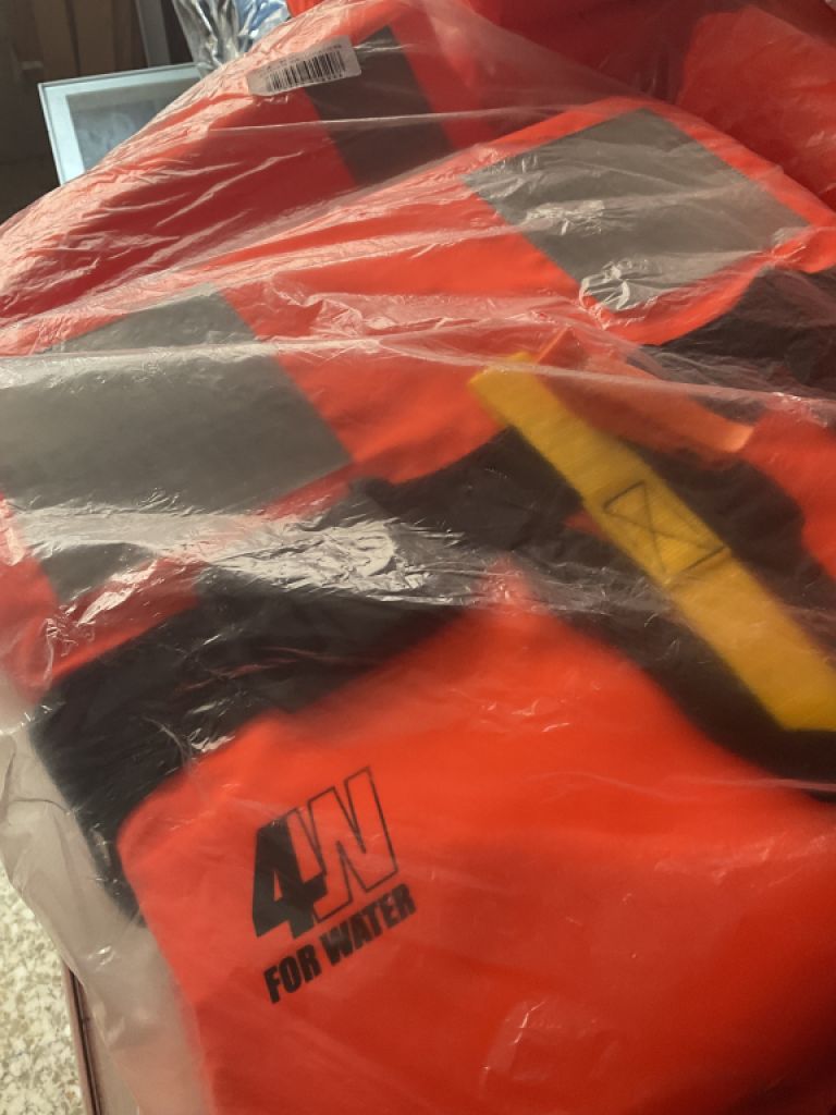 Varios chalecos salvavidas