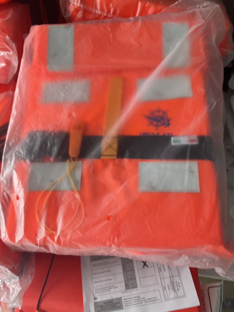 Varios chalecos salvavidas