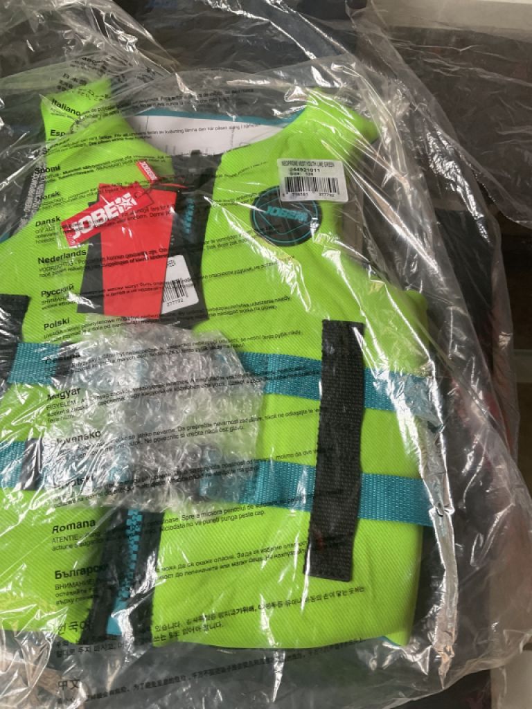 Varios chalecos salvavidas