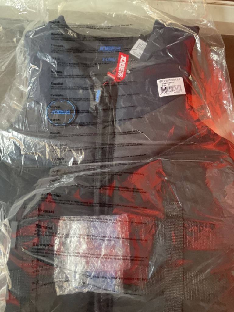 Varios chalecos salvavidas