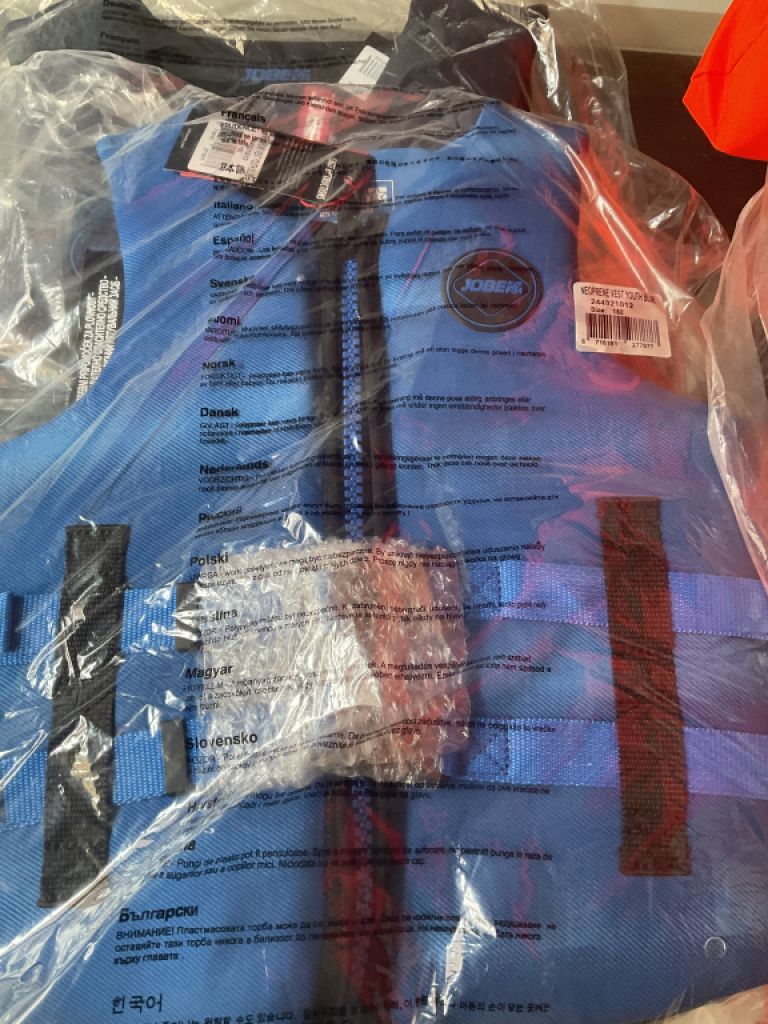 Varios chalecos salvavidas